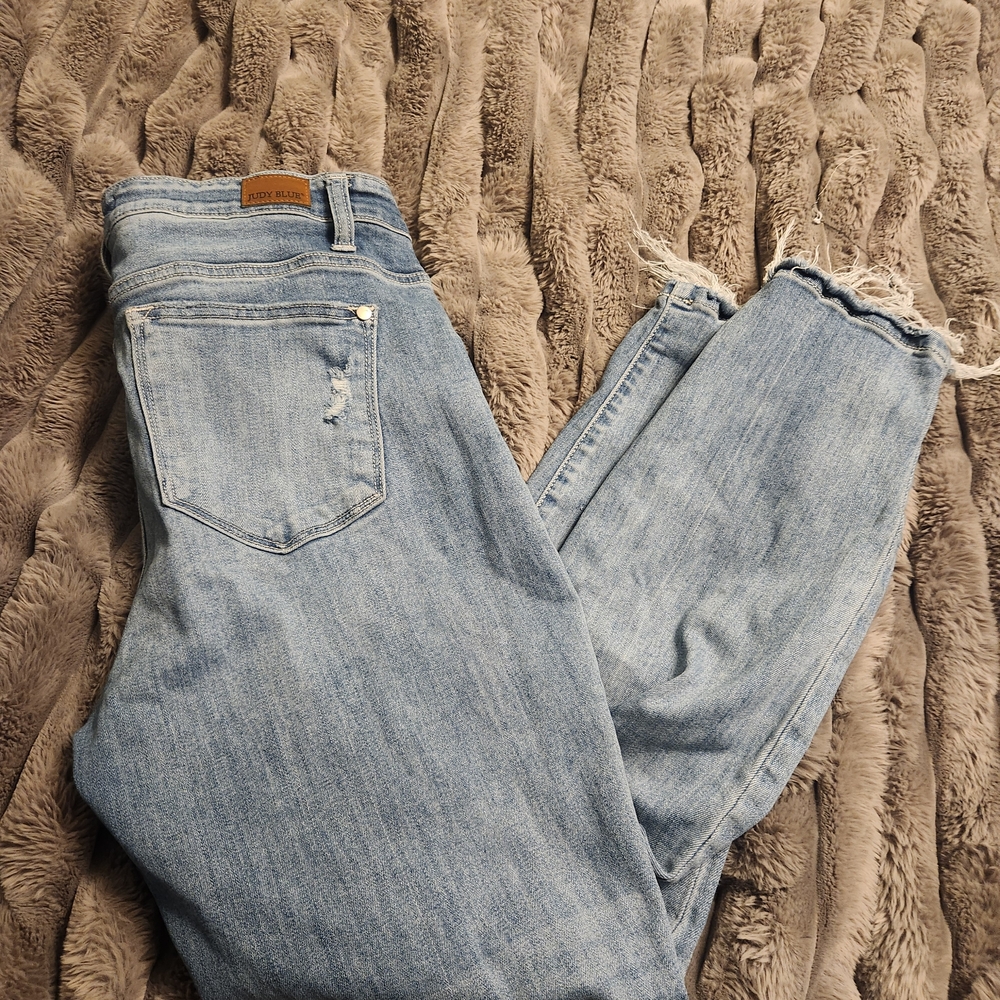 Judy Blue Button Fly Boyfriend Fit Distressed Jean - Picture 4 of 6